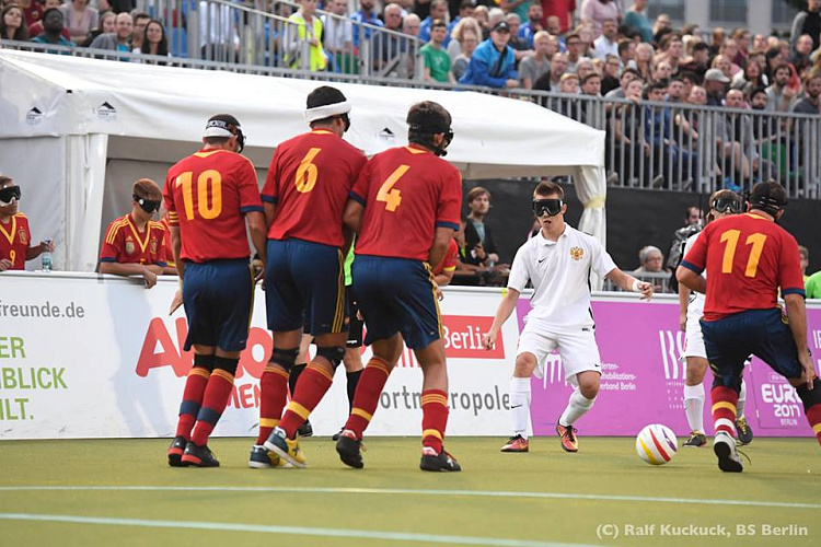 Сборная команда России в финале чемпионата Европы по мини-футболу 5х5 (класс В1, тотально-слепые) одержала победу над командой Испании