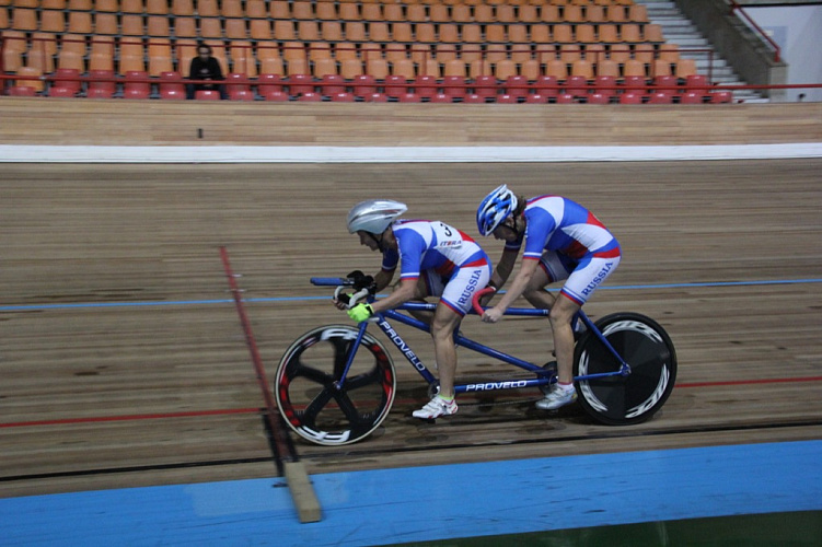 Определены победители чемпионата России по велоспорту-тандем на треке среди лиц с нарушением зрения