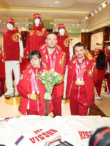 Торжественная встреча Паралимпийской команды России прошла в ГУМе на Красной площади