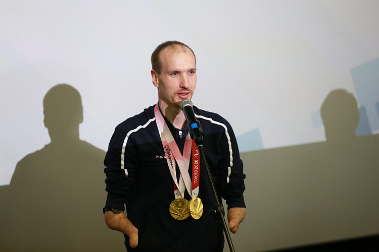 П.А. Рожков совместно с чемпионами и призерами Паралимпийских игр, в г. Дзержинске провели Паралимпийский урок для учеников Дзержинской специальной коррекционной школы