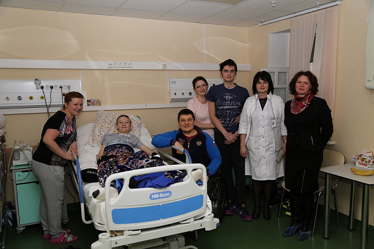 Чемпионы и призеры Паралимпийских игр - О.В. Семенова и В.Н. Селюкин встретились с пациентами НИИ неотложной детской хирургии и травматологии Чемпионы и призеры Паралимпийских игр - О.В. Семенова и В.Н. Селюкин встретились с пациентами НИИ неотложной детской хирургии и травматологии