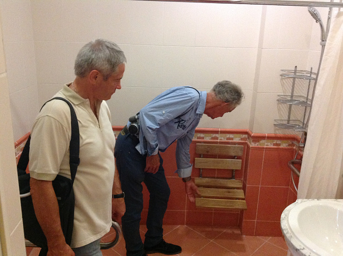 П.А. Рожков совместно с техническим менеджером по играм IWAS Яном Боквиком в г. Сочи в рамках третьего дня инспекционного визита по определению места проведения Игр IWAS-2015 осмотрели сооружения санатория "Южное Взморье"