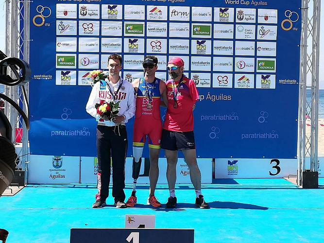 1 золотую, 3 серебряные и 1 бронзовую медали завоевали российские спортсмены на 2 этапе Кубка мира по паратриатлону в Испании