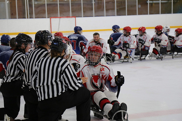 В г. Москве в Ледовом дворце «Умка» стартовал Открытый Кубок по хоккею-следж «Кубок Мужества»