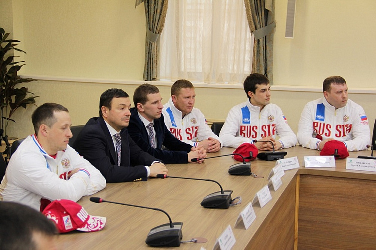В зале Исполкома Дома паралимпийского спорта прошла встреча руководства ПКР, Всероссийской федерации спорта лиц с ПОДА со сборной командой России по хоккею-следж, организованная в преддверии чемпионата мира