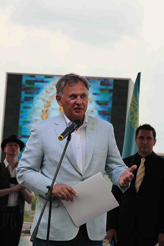 В.П. Лукин и П.А. Рожков на олимпийском гребном канале «Крылатское» приняли участие в церемонии открытия международных соревнований на Кубок Президента РФ по гребле на байдарках и каноэ