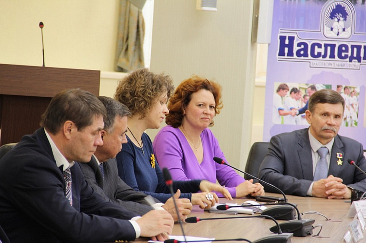 В зале Исполкома Дома паралимпийского спорта прошла встреча руководства ПКР, Всероссийской федерации спорта лиц с ПОДА со сборной командой России по хоккею-следж, организованная в преддверии чемпионата мира