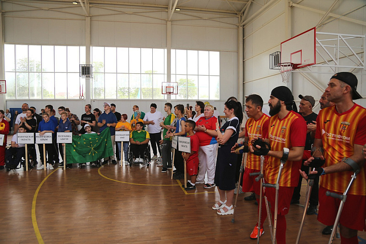 Всероссийскую летнюю спартакиаду детей-инвалидов с поражением ОДА и соревнования по футболу ампутантов торжественно открыли в Грозном