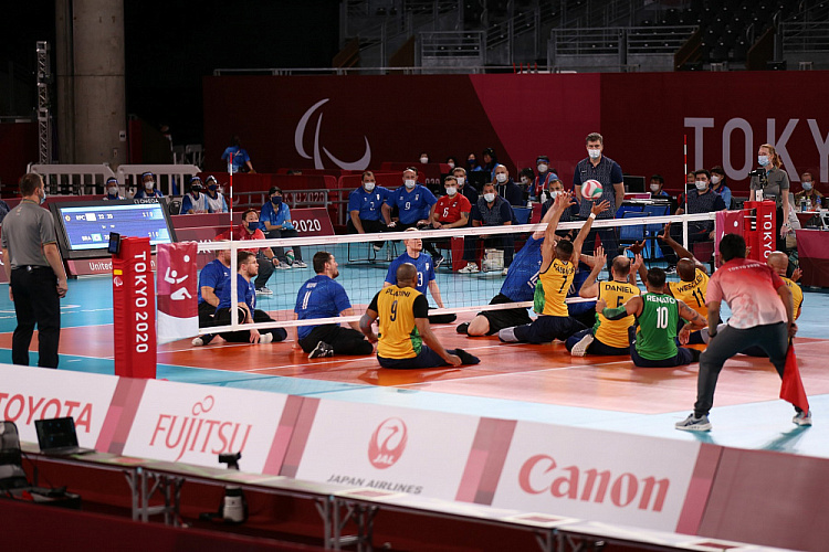 П.А. Рожков, А.А. Строкин в 9-й соревновательный день XVI Паралимпийских летних игр в Токио посетили соревнования по паратхэквондо и полуфинальный матч по волейболу сидя между мужской командой ПКР и сборной Бразилии