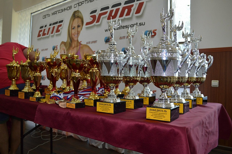 Спортсмены из Краснодарского края Юлия Воронцова и Андрей Самовик стали победителями абсолютного зачета на первенстве России по пауэрлифтингу 