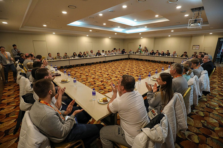 П.А. Рожков во время очередной встречи с делегацией на Паралимпиаде-2018 поздравил чемпионов и призеров Игр, а также тренеров и персонал спортсменов с завоеванными медалями