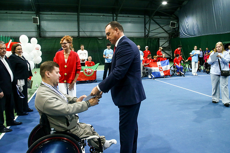 43 спортсмена из 11 регионов страны разыграли медали чемпионата России по теннису на колясках