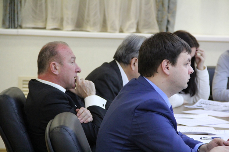 В.П. Лукин в зале Исполкома Дома паралимпийского спорта провел заседание Исполкома ПКР