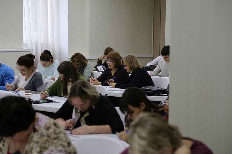 А.А. Строкин, О.В. Семенова в актовом зале ПКР вручили специалистам подразделений Министерства социального развития Московской области удостоверения о повышении квалификации