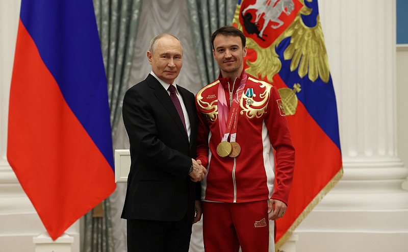 В Кремле Владимир Путин вручил государственные награды Российской Федерации победителям и призёрам ХIV Паралимпийских зимних игр 2026 года