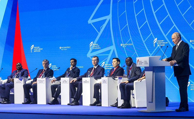 Президент РФ В.В. Путин выступил на Пленарном заседании форума «Россия – спортивная держава» и ознакомился с презентацией демонстрационно-просветительского центра по адаптивному спорту Президент РФ В.В. Путин выступил на Пленарном заседании форума «Россия – спортивная держава» и ознакомился с презентацией демонстрационно-просветительского центра по адаптивному спорту