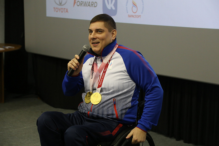 П.А. Рожков совместно с чемпионами и призерами Паралимпийских игр, в г. Дзержинске провели Паралимпийский урок для учеников Дзержинской специальной коррекционной школы