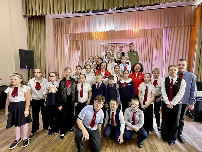 Вице-президент ПКР, президент ВФСС, 3-кратная паралимпийская чемпионка О.В. Семенова провела Паралимпийские уроки для детей с ОВЗ в Алтайском крае