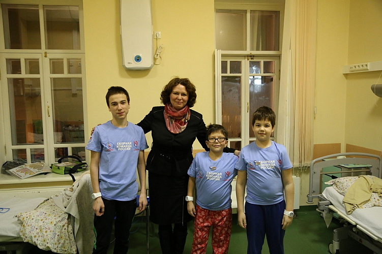 Чемпионы и призеры Паралимпийских игр - О.В. Семенова и В.Н. Селюкин встретились с пациентами НИИ неотложной детской хирургии и травматологии Чемпионы и призеры Паралимпийских игр - О.В. Семенова и В.Н. Селюкин встретились с пациентами НИИ неотложной детской хирургии и травматологии
