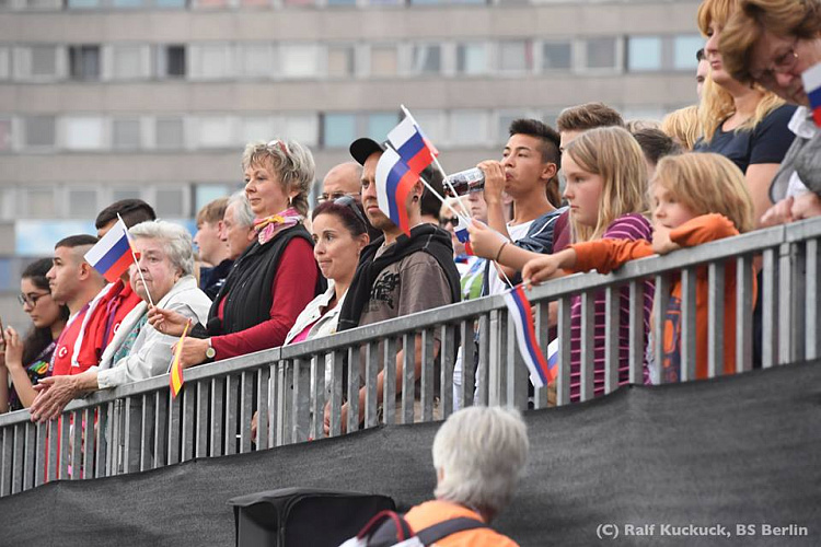 Сборная команда России в финале чемпионата Европы по мини-футболу 5х5 (класс В1, тотально-слепые) одержала победу над командой Испании