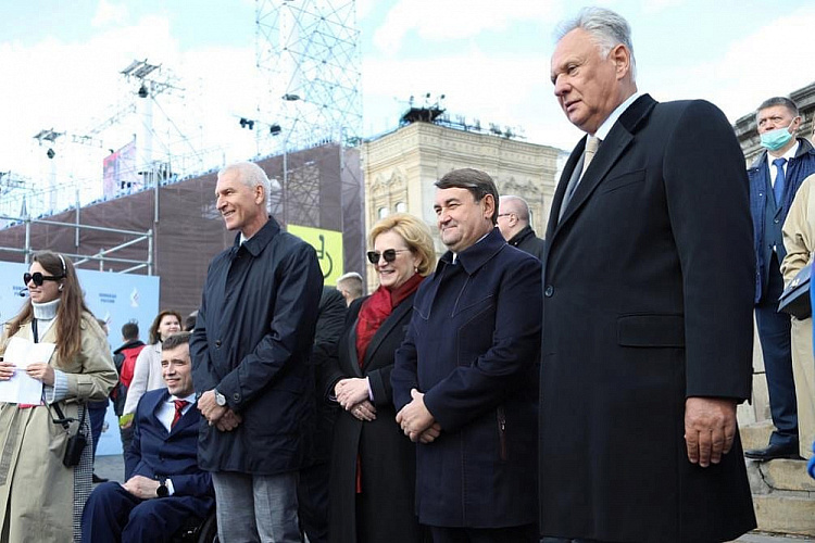 Паралимпийскую сборную России торжественно встретили на Красной площади Паралимпийскую сборную России торжественно встретили на Красной площади