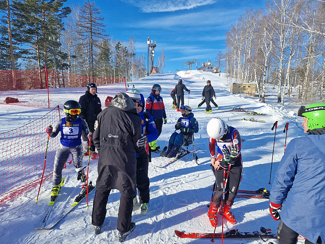Ворончихина и Бугаев стали абсолютными чемпионами России по горнолыжному спорту лиц с ПОДА