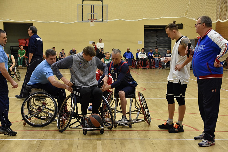 А.А. Строкин вместе с президентом Российской федерации баскетбола А.Г. Кириленко в д. Парамоново (Московская область) приняли участие в церемонии открытия 1 круга чемпионата России по баскетболу на колясках