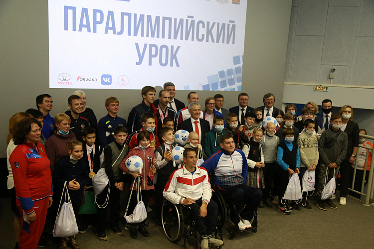 П.А. Рожков совместно с чемпионами и призерами Паралимпийских игр, в г. Дзержинске провели Паралимпийский урок для учеников Дзержинской специальной коррекционной школы