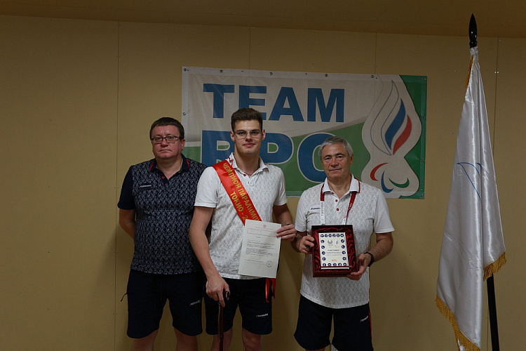 П.А. Рожков в Паралимпийской деревне вручил ленты чемпионов победителям Паралимпиады и памятные знаки ПКР «Участник XVI Паралимпийских игр»