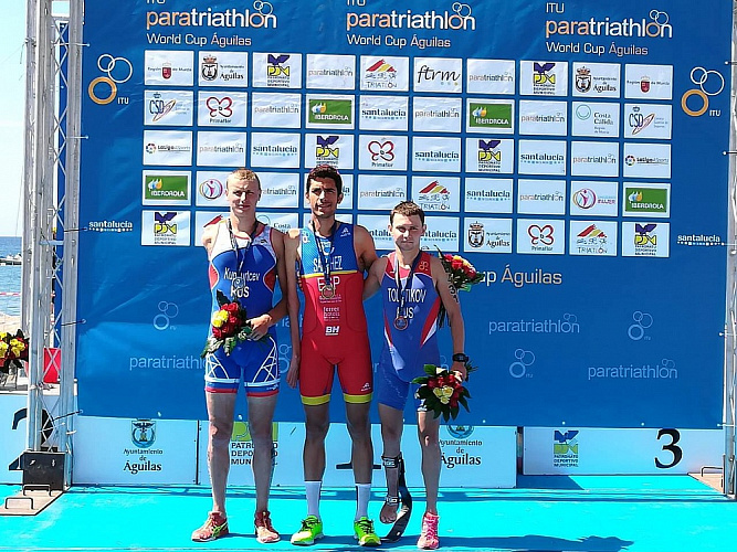 1 золотую, 3 серебряные и 1 бронзовую медали завоевали российские спортсмены на 2 этапе Кубка мира по паратриатлону в Испании