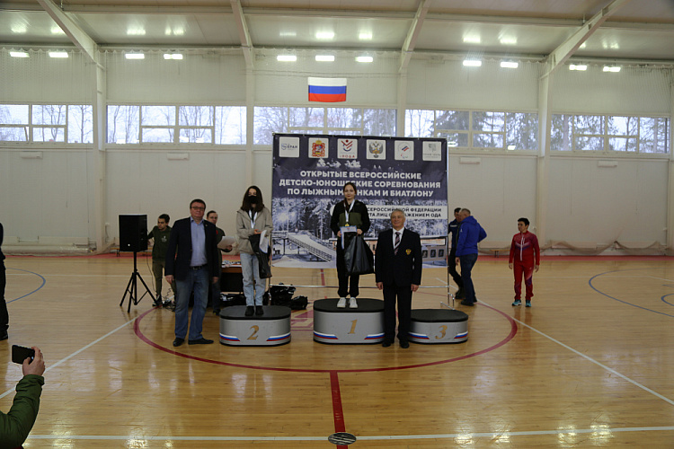 П.А. Рожков в Пересвете принял участие в церемониях открытия и награждения, а также просмотре Кубка России и Всероссийских детско-юношеских соревнований по лыжным гонкам и биатлону спорта лиц с ПОДА