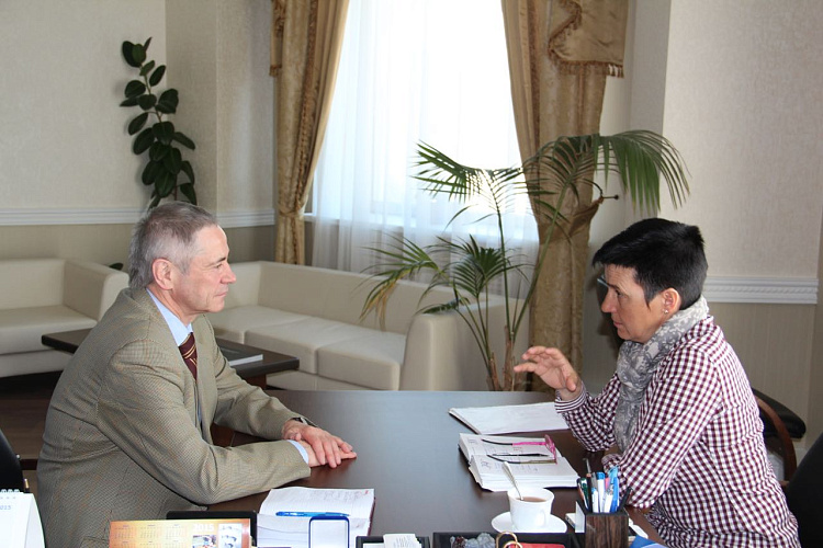 П.А. Рожков в Доме паралимпийского спорта провел рабочую встречу со старшим тренером сборной команды России по лыжным гонкам и биатлону спорта лиц с ПОДА И.А. Громовой