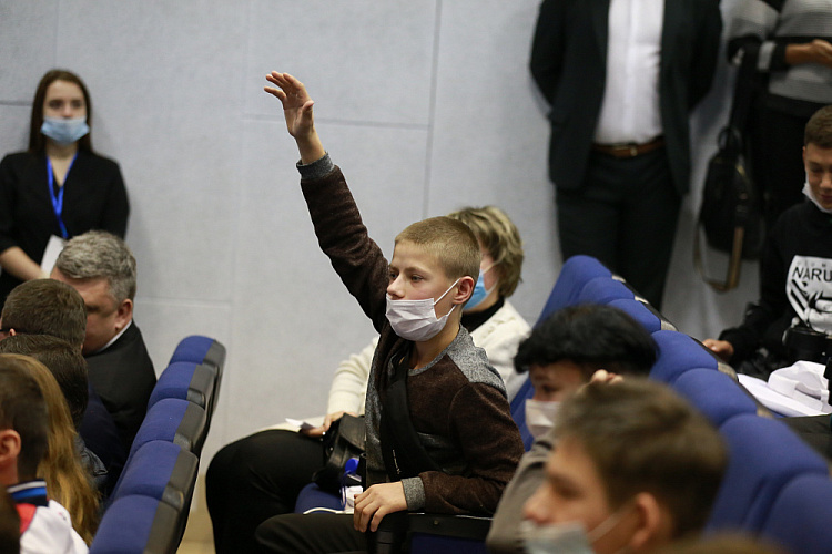 П.А. Рожков совместно с чемпионами и призерами Паралимпийских игр, в г. Дзержинске провели Паралимпийский урок для учеников Дзержинской специальной коррекционной школы