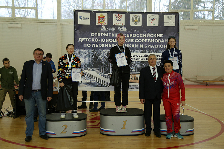 П.А. Рожков в Пересвете принял участие в церемониях открытия и награждения, а также просмотре Кубка России и Всероссийских детско-юношеских соревнований по лыжным гонкам и биатлону спорта лиц с ПОДА