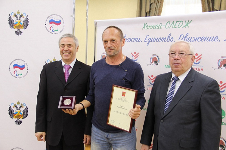 В зале Исполкома Дома паралимпийского спорта прошла встреча руководства ПКР, Всероссийской федерации спорта лиц с ПОДА со сборной командой России по хоккею-следж, организованная в преддверии чемпионата мира