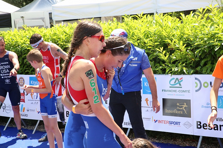 1 золотую 1 серебряную и 2 бронзовые медали завоевали российские паратриатлонисты на Кубке мира во Франции