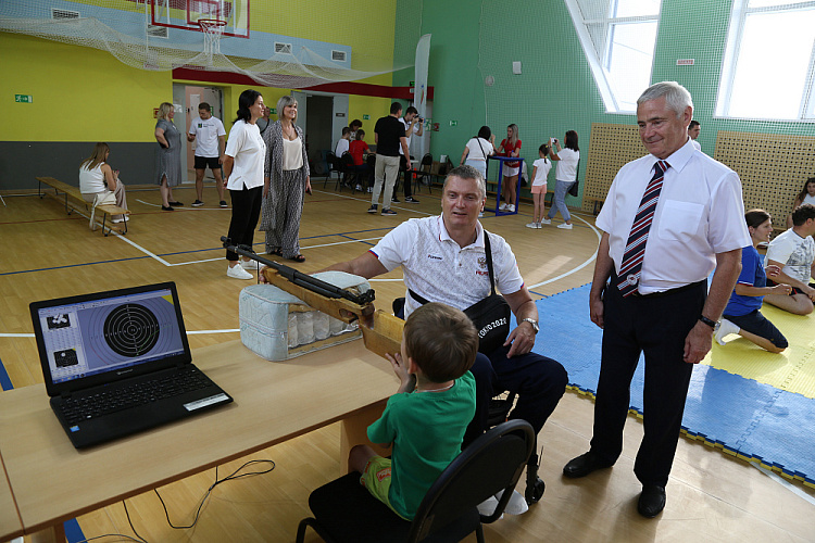 ПКР и Министерство спорта Белгородской области в г. Белгороде провели Паралимпийский урок и мастер-классы для детей с ПОДА