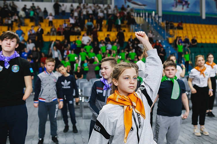  Более 80 детей-инвалидов вышли на зарядку с чемпионами Паралимпийских игр, чемпионатов мира и Европы в Ханты-Мансийске 