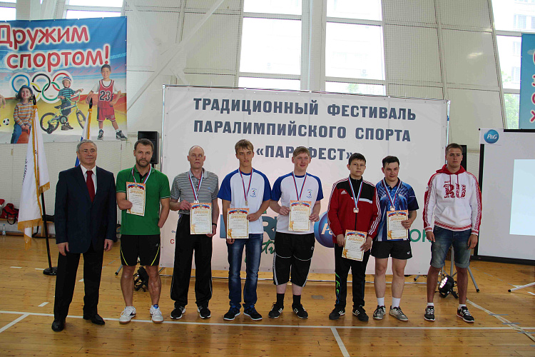 П.А. Рожков, О.В.Семенова, А.И.Алябьев наградили победителей и призеров первого соревновательного дня традиционного фестиваля паралимпийского спорта «Парафест»