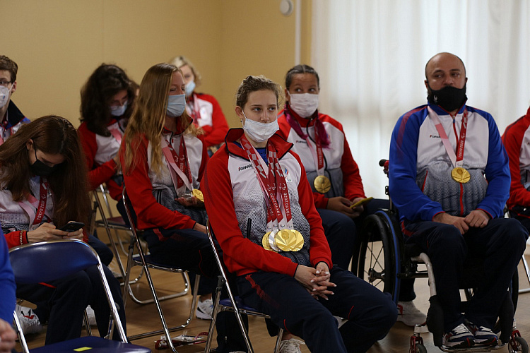 О.В. Матыцин в режиме телемоста провел встречу с П.А. Рожковым и чемпионами и призерами XVI Паралимпийских летних игр, находящимися в Паралимпийской деревне  