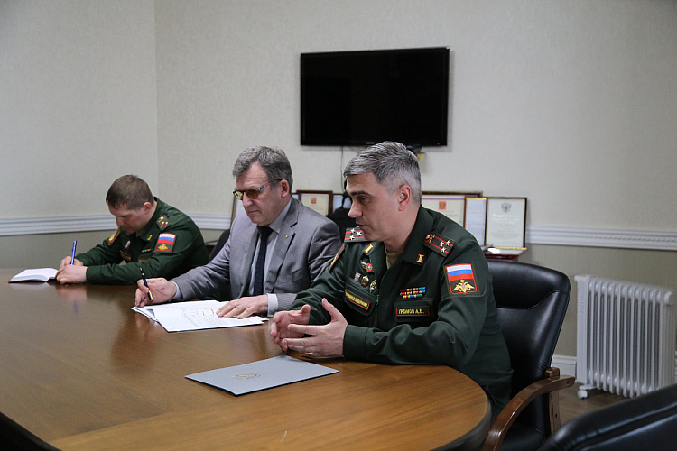 П.А. Рожков в офисе ПКР провел рабочую встречу с начальником Центрального спортивного клуба Армии, полковником А.В. Громовым