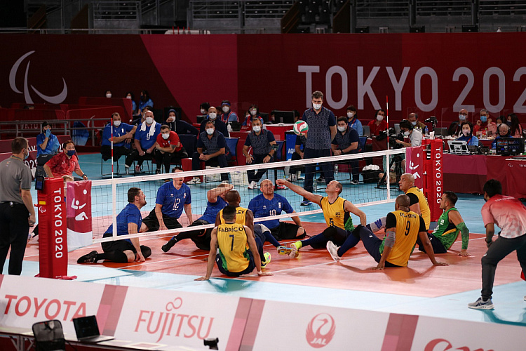 П.А. Рожков, А.А. Строкин в 9-й соревновательный день XVI Паралимпийских летних игр в Токио посетили соревнования по паратхэквондо и полуфинальный матч по волейболу сидя между мужской командой ПКР и сборной Бразилии