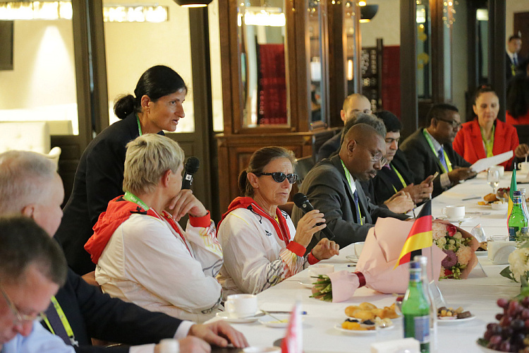 В Сочи в рамках Летних Игр Паралимпийцев «Мы вместе. Спорт» состоялась встреча И.Е. Левитина с представителями зарубежных команд