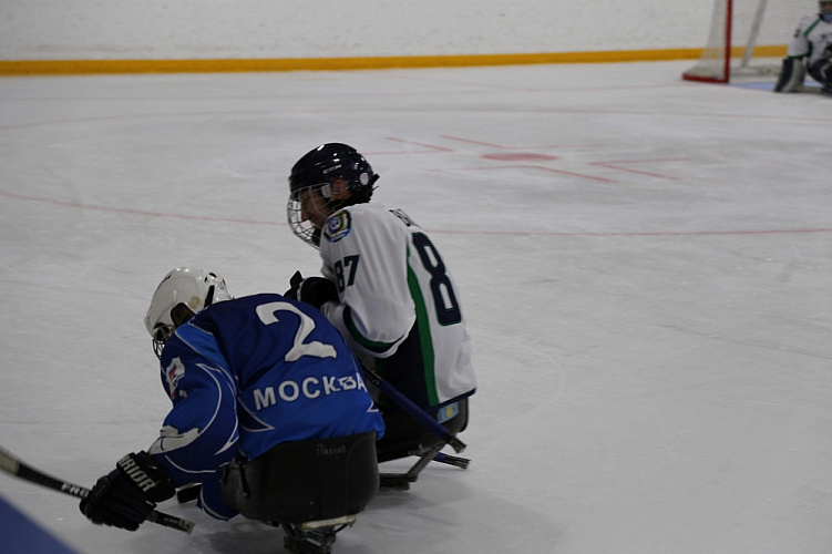 В г. Москве в Ледовом дворце «Умка» стартовал Открытый Кубок по хоккею-следж «Кубок Мужества»