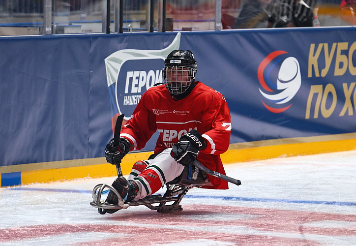 Во Владивостоке состоялось открытие Кубка по следж-хоккею среди ветеранов СВО «Герои нашего времени»