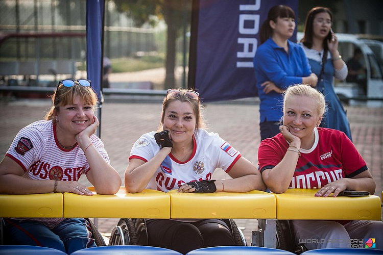 Россияне выиграли  золотую, серебряную и бронзовую медали  по итогам третьего дня чемпионата мира по стрельбе из лука спорта лиц с ПОДА в Китае 