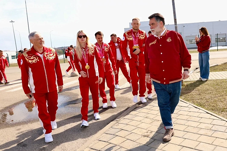 Делегация российских паралимпийцев посетила швейную фабрику «Мануфактуры Bosco»