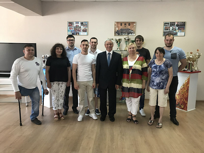 П.А. Рожков в рамках рабочего визита в г. Саратов встретился с саратовскими спортсменами-паралимпийцами в Областной детско-юношеской спортивно-адаптивной школе Реабилитация и Физкультура"
