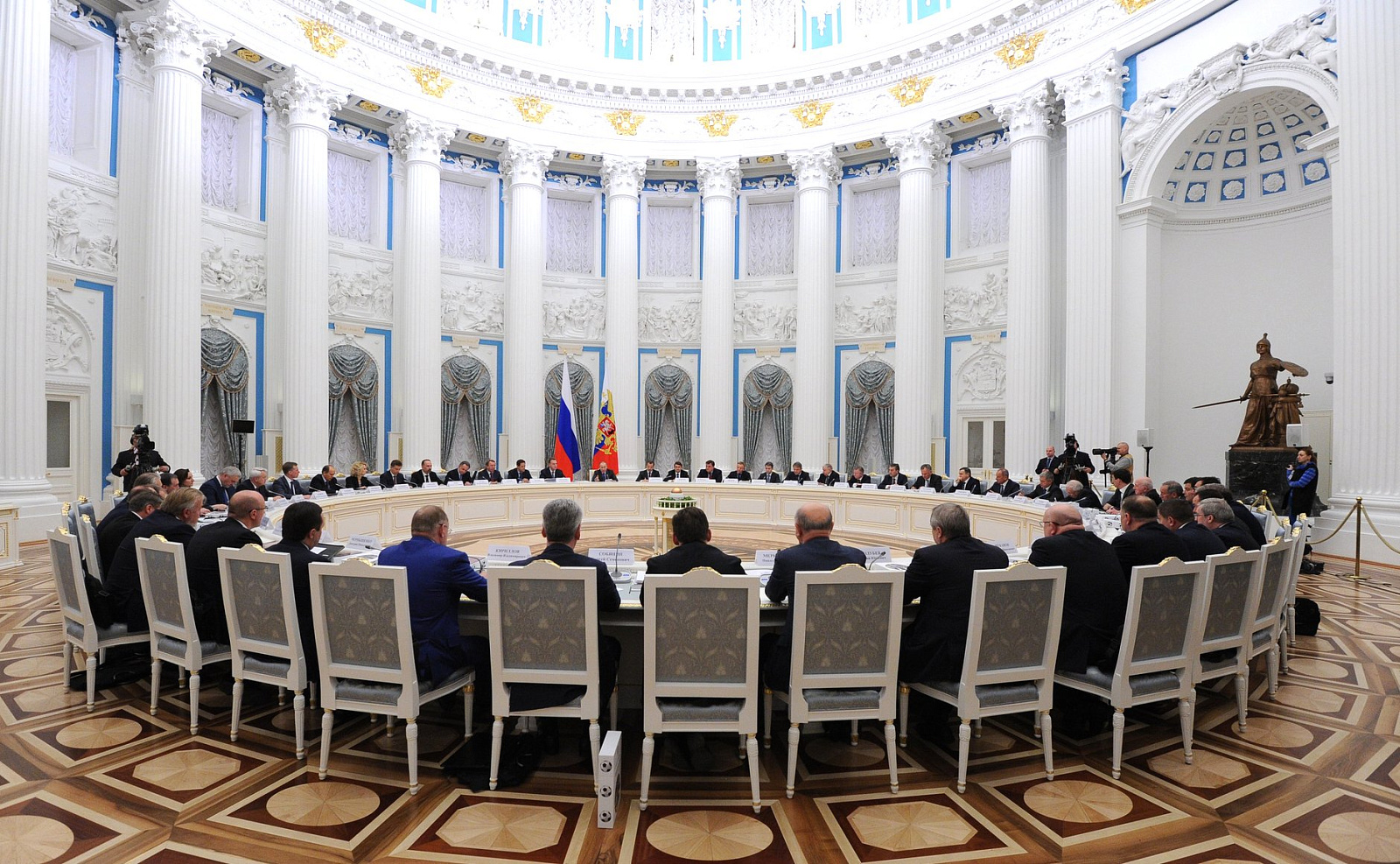В.П. Лукин в Кремле принял участие в совместном заседании Совета при Президенте по развитию физической культуры и спорта и оргкомитета «Россия-2018» по подготовке и проведению чемпионата мира по футболу. Заседание провел Президент РФ В.В. Путин