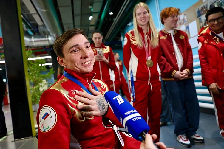 Делегация российских паралимпийцев посетила швейную фабрику «Мануфактуры Bosco»